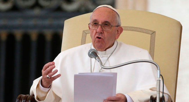 Papa acepta renuncia de 3 obispos chilenos por encubrir pederastia