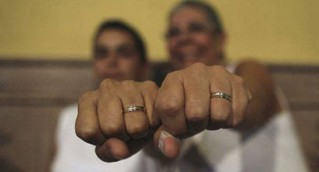 PRI y PAN no representan a ciudadanos en matrimonios igualitarios: Morena -  Ángulo 7