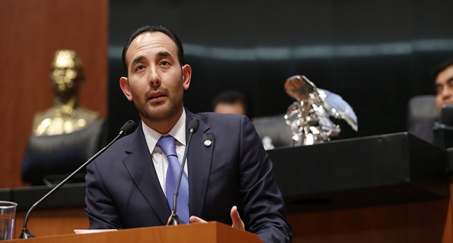 Gil Zuarth pide licencia del Senado