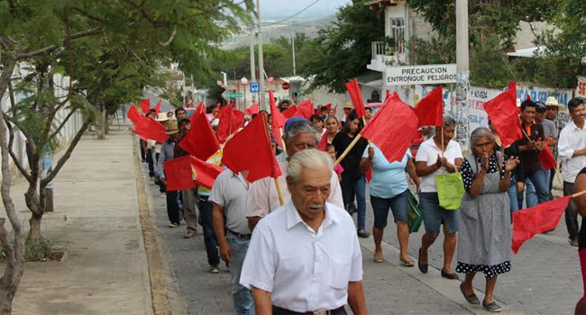 Por tercera vez antorchistas exigen obra pública a edil de Coxcatlán