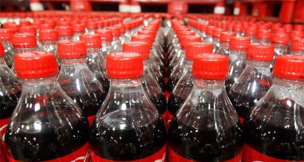 Coca-Cola crea primera botella con plástico desechado en el mar