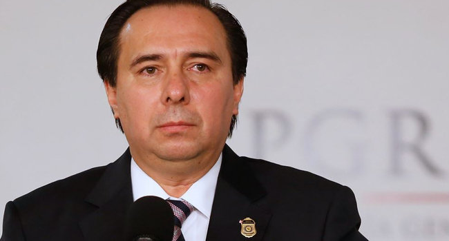 Zerón, encargado de caso Ayotzinapa, está prófugo; Interpol lo busca