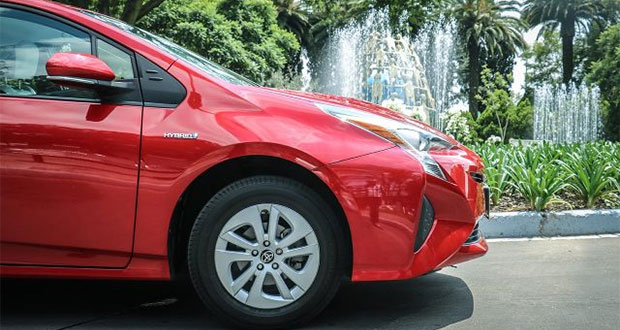 Por fallas, 2.4 millones de autos híbridos de Toyota serán revisados