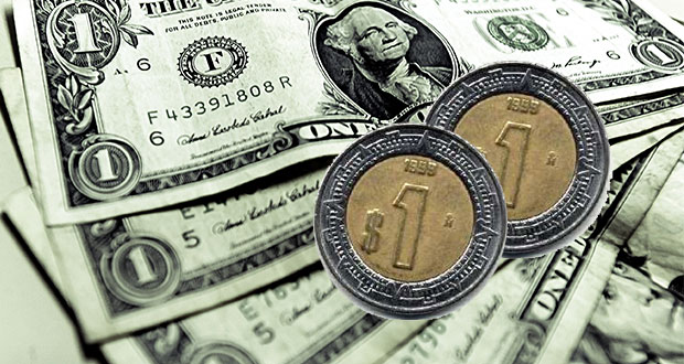 Dólar retrocede a 19.42; peso marca mejor nivel en 3 semanas