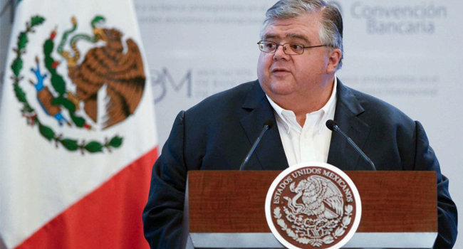 Elevar “mucho” salario mínimo podría causar más inflación: Banxico