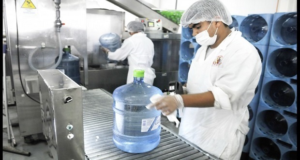 En 2017, en promedio 52 pesos de gasto semanal para agua embotellada