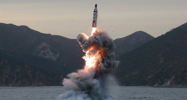 Corea del Norte dispara misil a semanas de la visita de Biden 