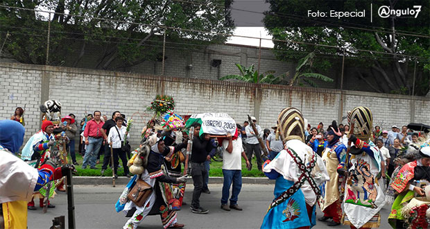 Entre baile y cantos, jóvenes recorrerán SPC en alusión a la muerte