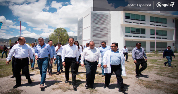 Esparza inaugura Hospital de Grandes Especies, en Tecamachalco. Foto: Especial