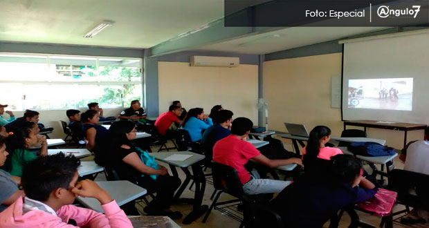 En Tecomatlán, Fnerrr da conferencia a estudiantes de tecnológico. Foto: Especial