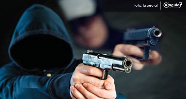 Desarman a policía al atender robo de Oxxo en San Manuel: Ssptm