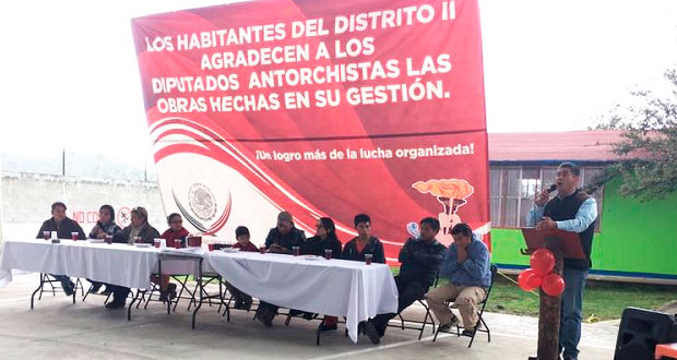 Vecinos inauguran cancha de usos múltiples preescolar de Ocotepec