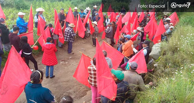 En comunidad de Libres inicia adoquinamiento de camino principal