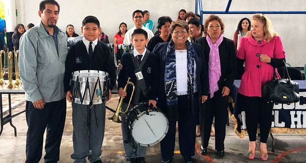 En Atlixco, alumnos de primaria reciben instrumentos musicales