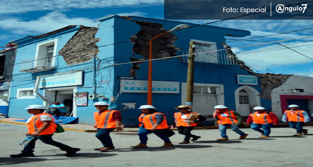 En Chietla, alumnos de la BUAP evalúan edificios daños por sismos