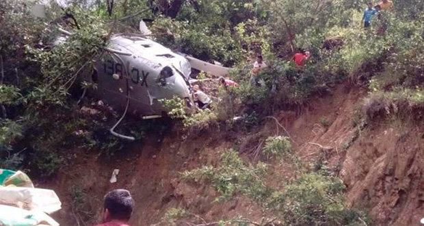 En Oaxaca, cae helicóptero oficial con víveres para damnificados