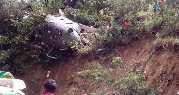 En Oaxaca, cae helicóptero oficial con víveres para damnificados