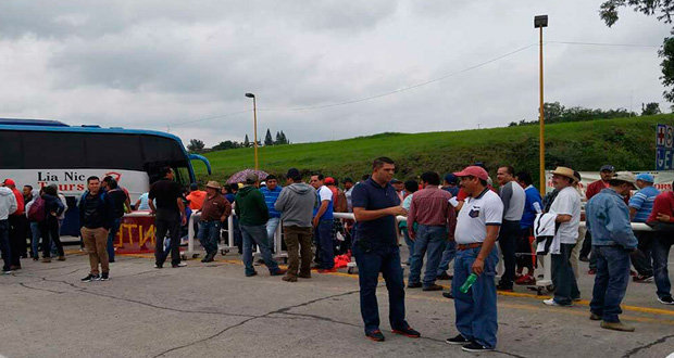 CNTE cierra casetas en Michoacán; exigen pago salarios atrasados