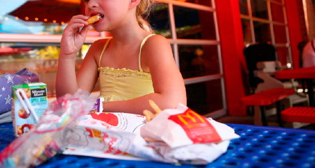 Publicidad de productos no saludables, viola derechos de niños: ONGs