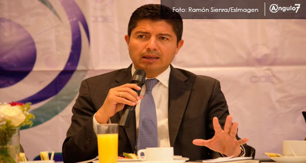 No hay sentencia de amparo en contra ni a favor de Rivera