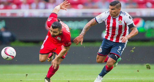 De visitante, Lobos le pega al campeón Chivas 2 goles a 1