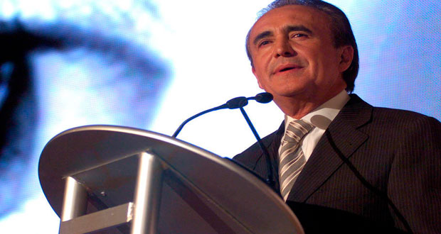 En INE, Pedro Ferriz formaliza aspiración independiente a Presidencia