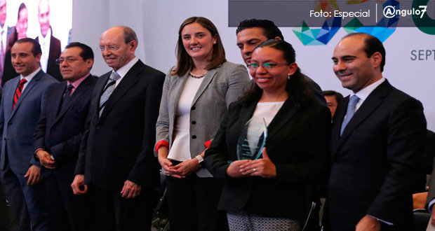 SEP reconoce a docentes y alumnos del Cobaep por 35 aniversario