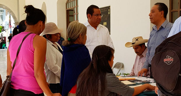 Ayuntamiento de Ahuatempan apoya corrección de actas de nacimiento