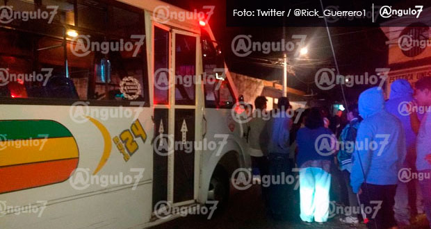Asaltan una unidad de la ruta 24 en Xonaca y hieren de bala a chofer