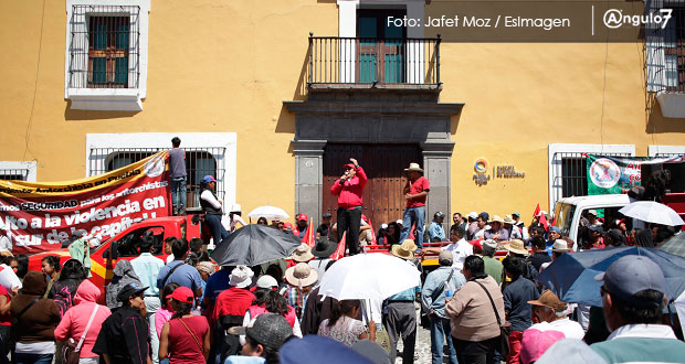 Antorcha protesta en FGE y Casa Aguayo