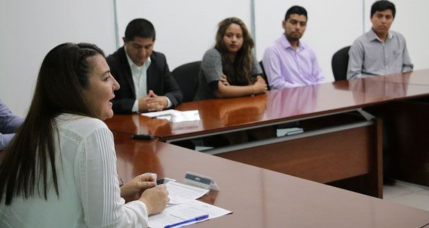 Gobierno federal beca a 5 estudiantes de la Universidad de Tehuacán