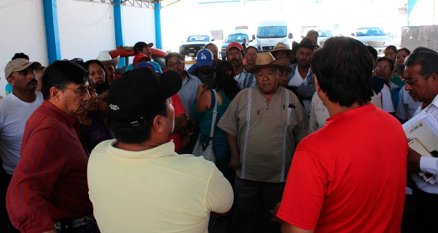 En Ixcaquixtla, acusan a edil de politizar ayuda para damnificados