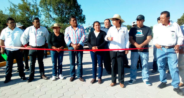 En Chapulco, autoridades inauguran calle adoquinada