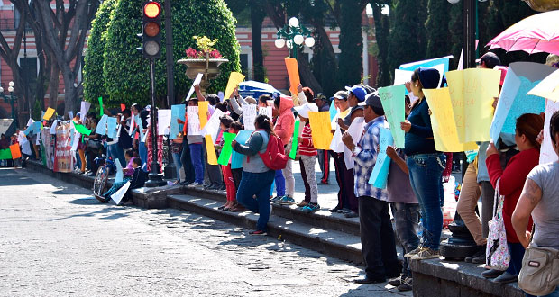 Con cadenas humanas en Puebla, exigen justicia para edil de Huitzilan
