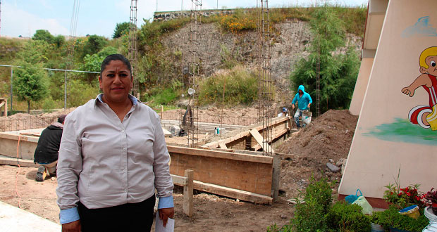 Ayuntamiento de Ocoyucan realiza mejoras en dos escuelas, reconocen