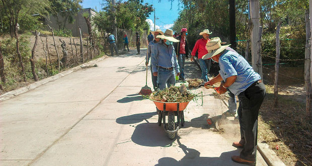 Vecinos de Cuayuca realizan jornada de limpieza vial