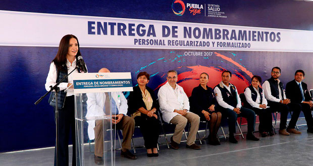 Entregan nombramientos definitivos a 6 mil empleados de la salud