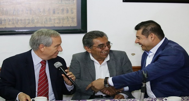 l doctor Abraham Quiroz Palacios encabezó rueda de prensa acompañado por Enrique Cárdenas y Alejandro Armenta, donde comentaron la importancia en la unidad en el partido.