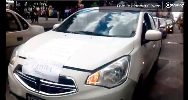 En caravana, choferes de Cabify piden reactivar permiso en Puebla