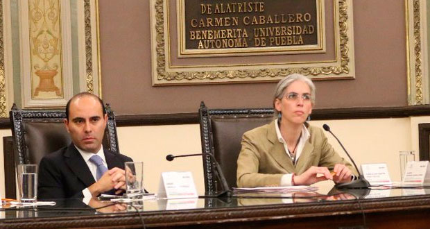 Consejera del INE exhibe a diputados de Puebla por promoverse con informes