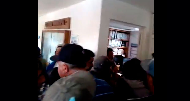 Tras 9 horas, liberan a 11 funcionarios en presidencia de Nopalucan