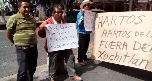 Mantienen tomada alcaldía de Xochitlán