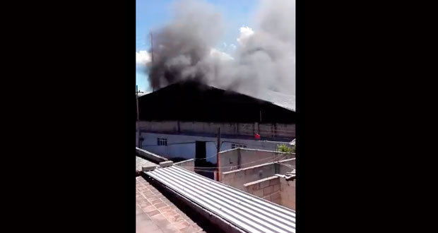 Bodega se incendia en colonia Santa Rosa