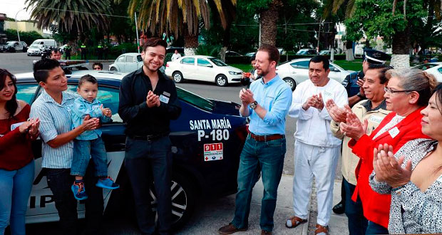 Banck entrega patrulla a vecinos de colonia Santa María