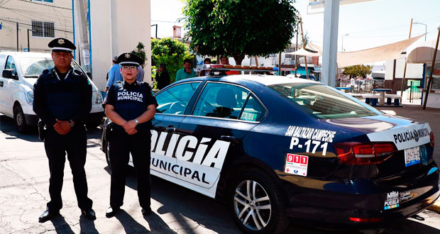 En San Baltazar Campeche, ayuntamiento entrega patrulla y bachea