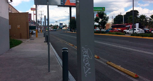 En San Pedro Cholula, vandalizan luminarias de bulevar Forjadores