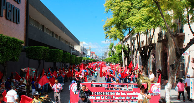 Exigen antorchistas a la edil de Tehuacán solución a demandas
