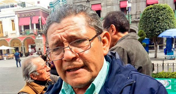 Jubilados del IMSS acusan que líder sindical busca bajarles pensión