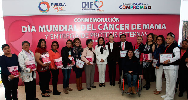 Dinorah López entrega prótesis a mujeres que sufren cáncer de mama