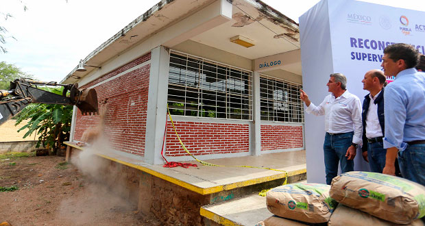 En Piaxtla, gobierno estatal reconstruye escuelas con 4.3 mdp. Foto: Especial
